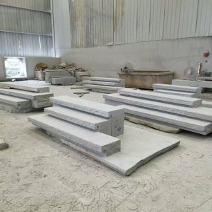 常州 整石台阶（大面火烧+侧面自然面），出货前厂内拼装