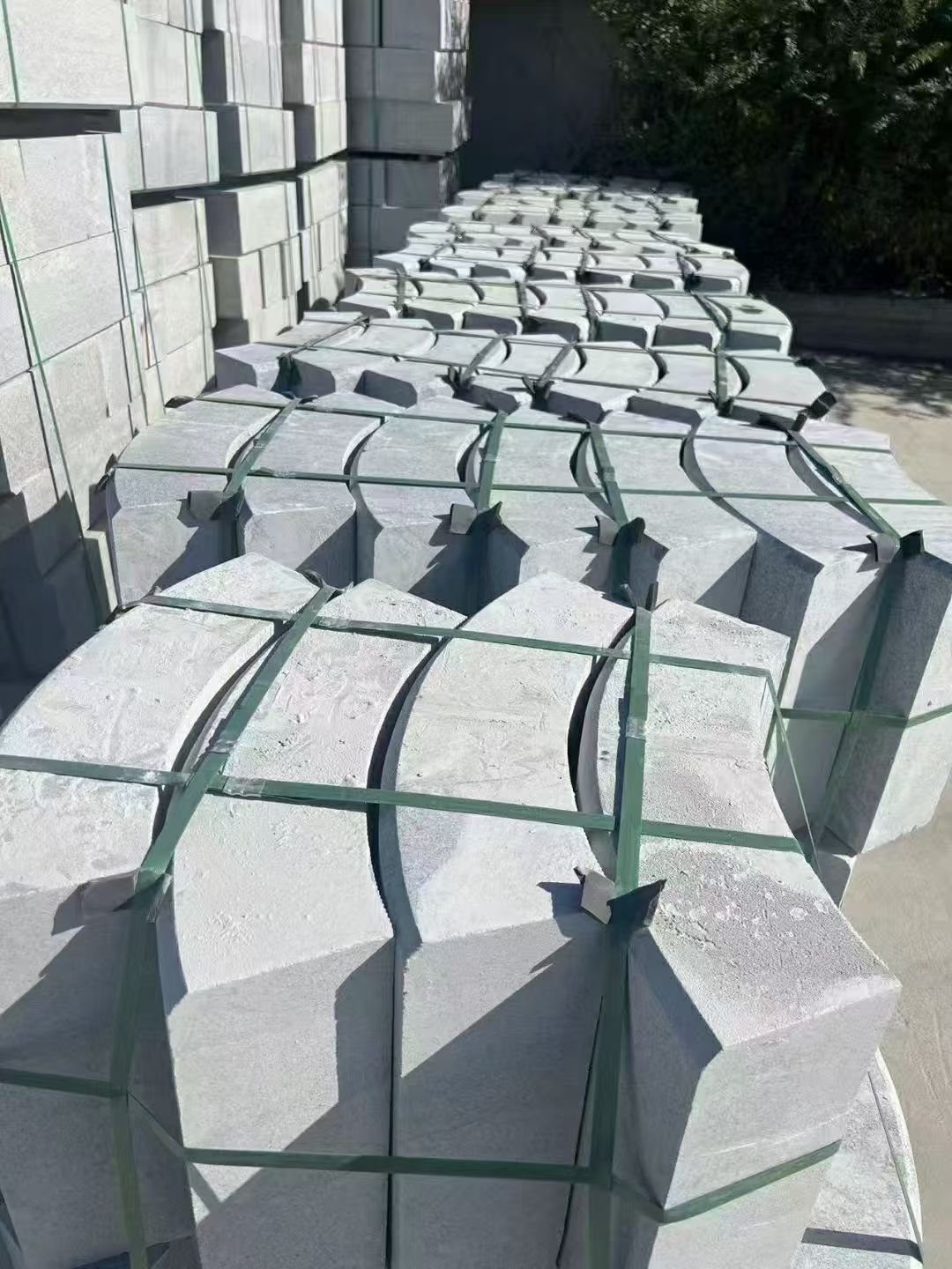 常州 芝麻灰弧形路沿石