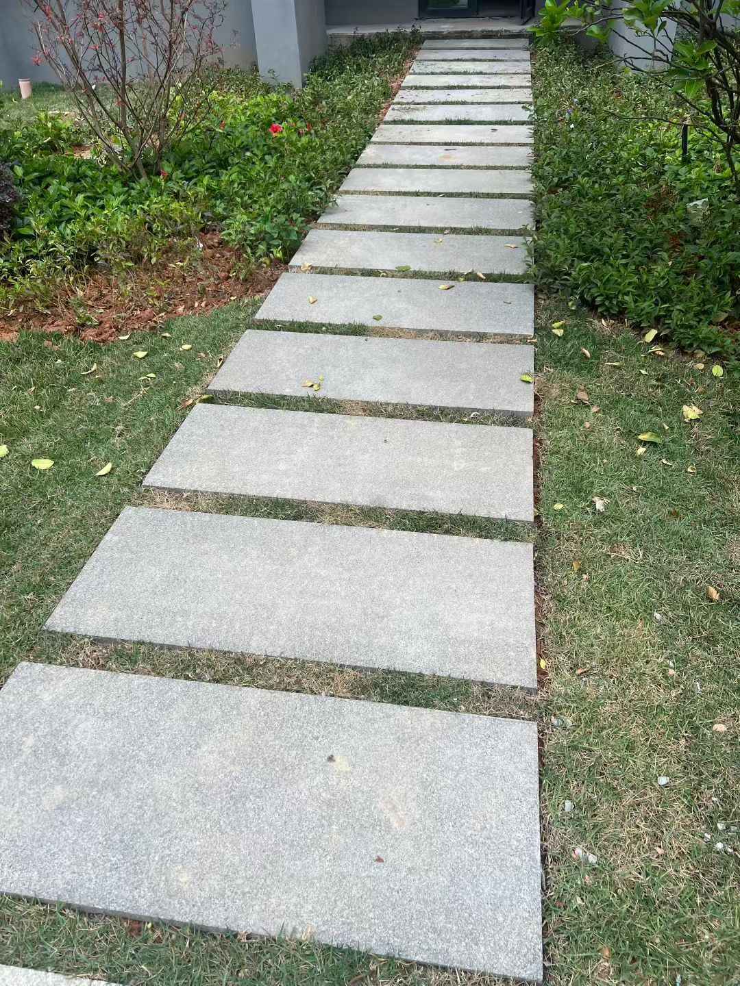 常州 芝麻黑小区踏步、汀步石铺装效果