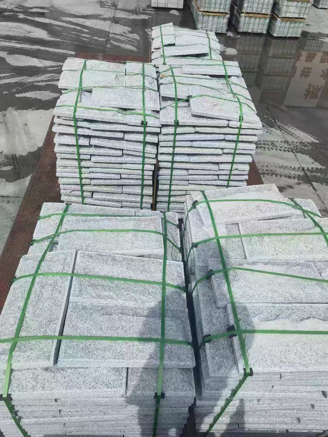 常州 芝麻白蘑菇石装车出货