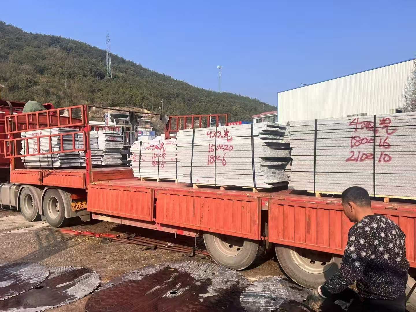 常州 芝麻灰花岗岩光面毛板出货日常