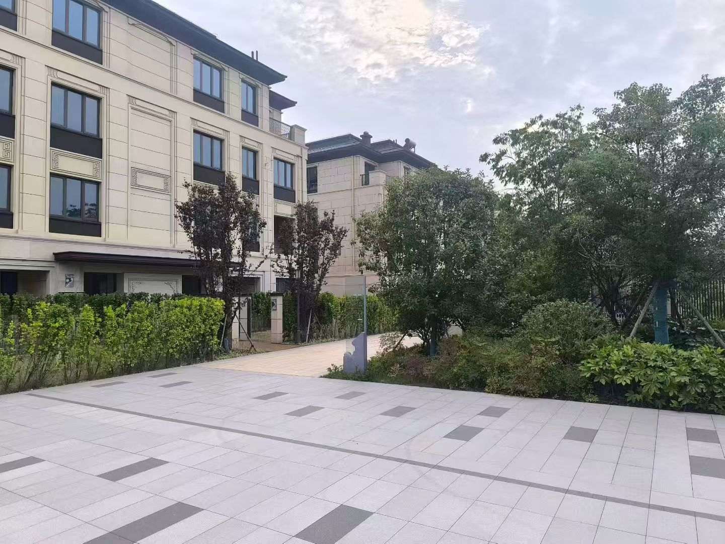 常州 芝麻白与芝麻白搭配铺装，尺寸1200*600